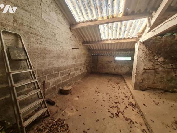 À Vendre à Radenac Maison semi-mitoyenne à rénover 