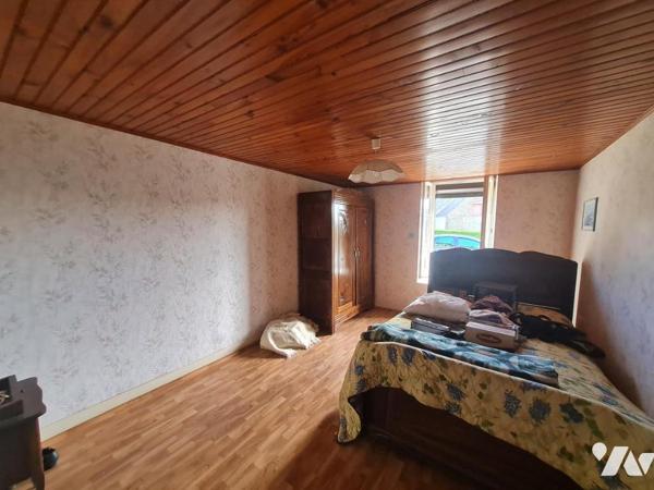 À Vendre à Radenac Maison semi-mitoyenne à rénover 