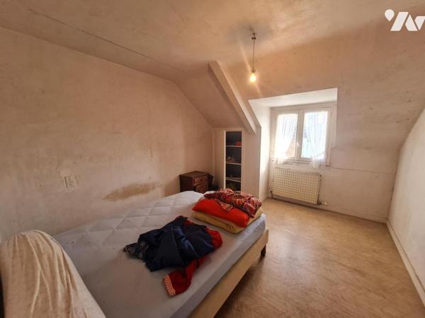 À Vendre à Radenac Maison semi-mitoyenne à rénover 