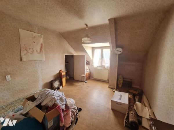 À Vendre à Radenac Maison semi-mitoyenne à rénover 