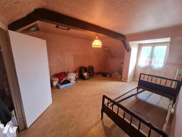 À Vendre à Radenac Maison semi-mitoyenne à rénover 