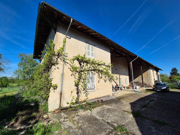 Ferme à rénover à Attignat de 138 m² habitable