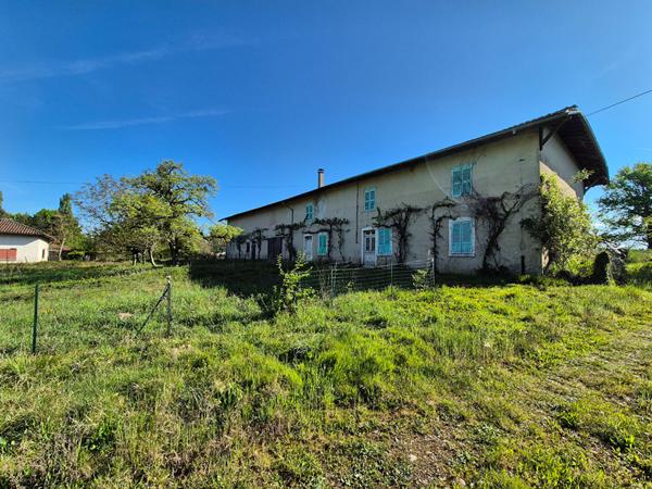 Ferme à rénover à Attignat de 138 m² habitable