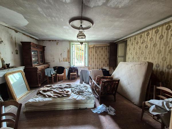 Ferme à rénover à Attignat de 138 m² habitable