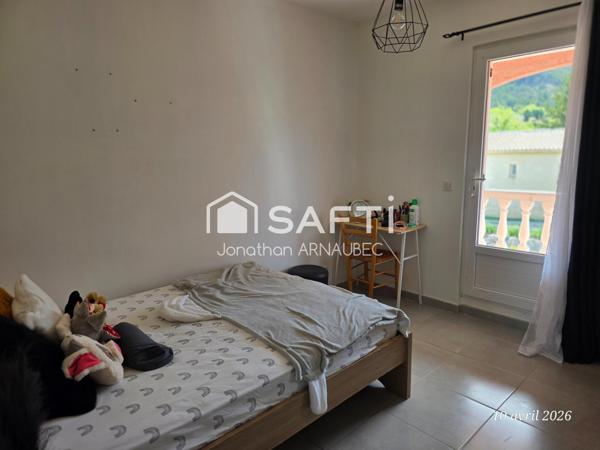 Maison familiale avec 4 chambres, garage 70 m² et jardin constructible