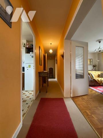 ARPAJON SUR CERE, centre bourg, appartement duplex au RDC et 1er étage comprenant entrée, cuisi...