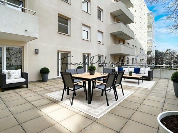 Appartement à vendre 3 pièces 72 m² VILLEURBANNE (69) CHARPENNES – Place Charles Hernu avec terrasse exceptionnelle de 75 m²