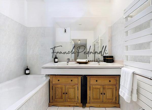 Appartement à vendre 3 pièces 72 m² VILLEURBANNE (69) CHARPENNES – Place Charles Hernu avec terrasse exceptionnelle de 75 m²