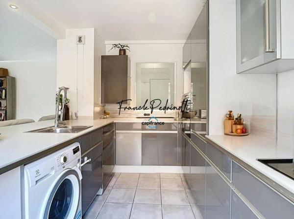 Appartement à vendre 3 pièces 72 m² VILLEURBANNE (69) CHARPENNES – Place Charles Hernu avec terrasse exceptionnelle de 75 m²