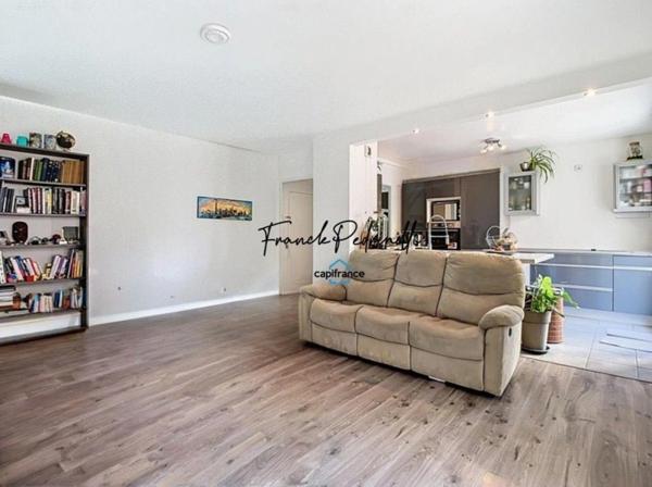 Appartement à vendre 3 pièces 72 m² VILLEURBANNE (69) CHARPENNES – Place Charles Hernu avec terrasse exceptionnelle de 75 m²