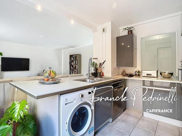 Appartement à vendre 3 pièces 72 m² VILLEURBANNE (69) CHARPENNES – Place Charles Hernu avec terrasse exceptionnelle de 75 m²