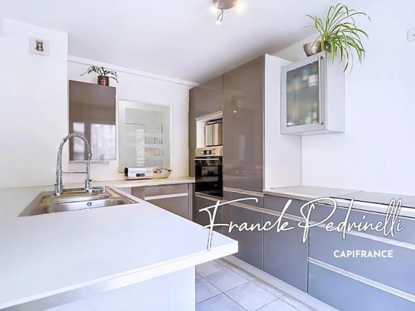 Appartement à vendre 3 pièces 72 m² VILLEURBANNE (69) CHARPENNES – Place Charles Hernu avec terrasse exceptionnelle de 75 m²