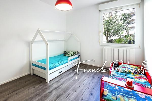 Appartement à vendre 3 pièces 72 m² VILLEURBANNE (69) CHARPENNES – Place Charles Hernu avec terrasse exceptionnelle de 75 m²