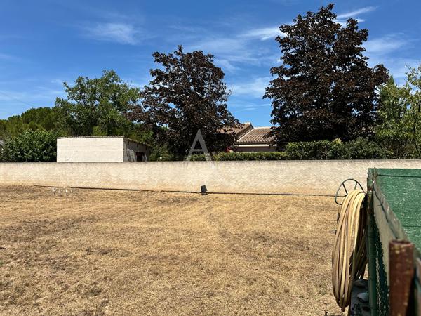 TERRAIN CONSTRUCTIBLE DE 750M2 AVEC FORAGE AU CALME LUMINEUX EXPOSE SUD A VINON SUR VERDON