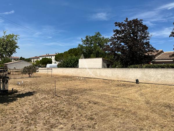 TERRAIN CONSTRUCTIBLE DE 750M2 AVEC FORAGE AU CALME LUMINEUX EXPOSE SUD A VINON SUR VERDON