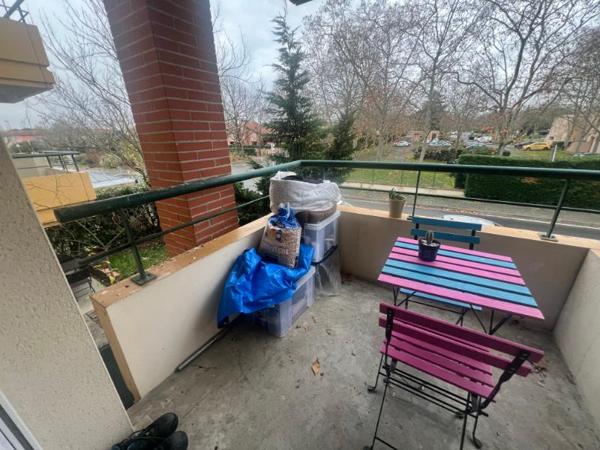 STUDIO MEUBLÉ AVEC TERRASSE - PRADETTES