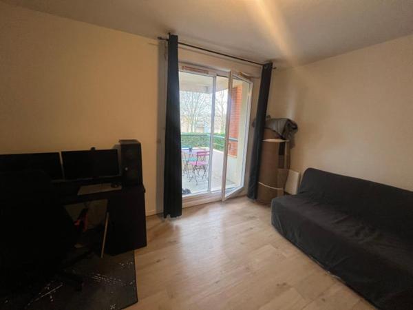 STUDIO MEUBLÉ AVEC TERRASSE - PRADETTES