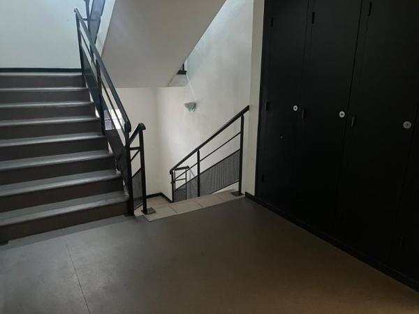 STUDIO MEUBLÉ AVEC TERRASSE - PRADETTES