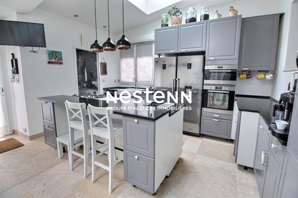 Maison de Prestige à Vénissieux - 5 Chambres, Piscine et Jardin