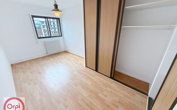 Appartement à louer    5 pièces • 117 m2 Pau