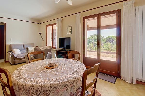À VENDRE EN EXCLUSIVITÉ - LORGUES - MAISON À FORT POTENTIEL DE 83M²  AVEC UNE VUE DOMINANTE ET TRÈS GRAND GARAGE 65m²