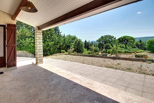 À VENDRE EN EXCLUSIVITÉ - LORGUES - MAISON À FORT POTENTIEL DE 83M²  AVEC UNE VUE DOMINANTE ET TRÈS GRAND GARAGE 65m²