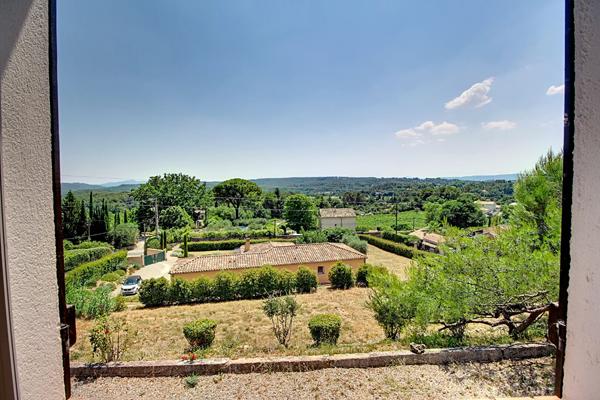 À VENDRE EN EXCLUSIVITÉ - LORGUES - MAISON À FORT POTENTIEL DE 83M²  AVEC UNE VUE DOMINANTE ET TRÈS GRAND GARAGE 65m²