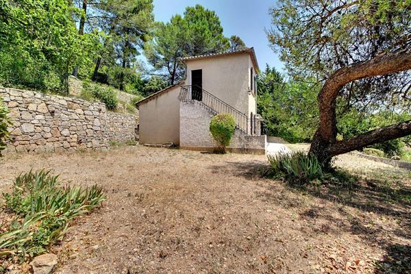 À VENDRE EN EXCLUSIVITÉ - LORGUES - MAISON À FORT POTENTIEL DE 83M²  AVEC UNE VUE DOMINANTE ET TRÈS GRAND GARAGE 65m²