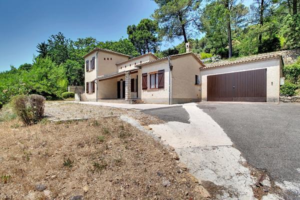 À VENDRE EN EXCLUSIVITÉ - LORGUES - MAISON À FORT POTENTIEL DE 83M²  AVEC UNE VUE DOMINANTE ET TRÈS GRAND GARAGE 65m²
