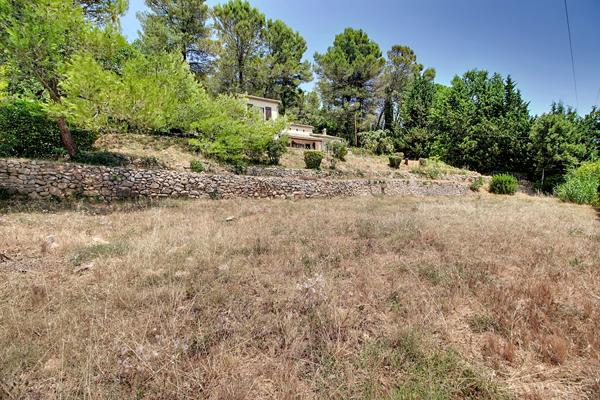 À VENDRE EN EXCLUSIVITÉ - LORGUES - MAISON À FORT POTENTIEL DE 83M²  AVEC UNE VUE DOMINANTE ET TRÈS GRAND GARAGE 65m²