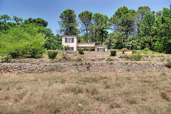 À VENDRE EN EXCLUSIVITÉ - LORGUES - MAISON À FORT POTENTIEL DE 83M²  AVEC UNE VUE DOMINANTE ET TRÈS GRAND GARAGE 65m²