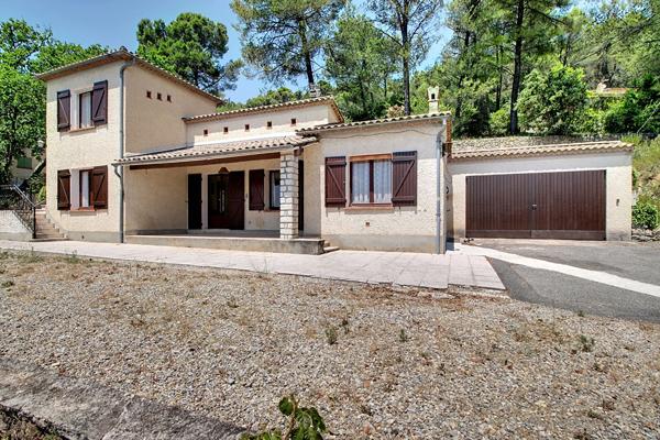 À VENDRE EN EXCLUSIVITÉ - LORGUES - MAISON À FORT POTENTIEL DE 83M²  AVEC UNE VUE DOMINANTE ET TRÈS GRAND GARAGE 65m²
