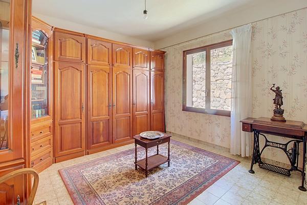 À VENDRE EN EXCLUSIVITÉ - LORGUES - MAISON À FORT POTENTIEL DE 83M²  AVEC UNE VUE DOMINANTE ET TRÈS GRAND GARAGE 65m²