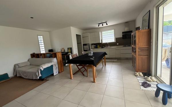 Maison à vendre    5 pièces • 104,56 m2 Baie-Mahault