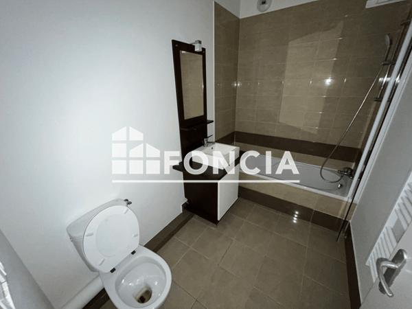 Location Appartement 2 pièces 44.8 m² - RUE DU BATIMENT D'ARGENT Nimes 30000