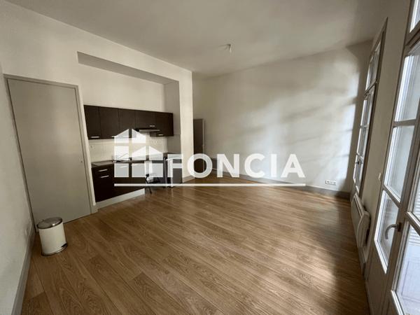 Location Appartement 2 pièces 44.8 m² - RUE DU BATIMENT D'ARGENT Nimes 30000