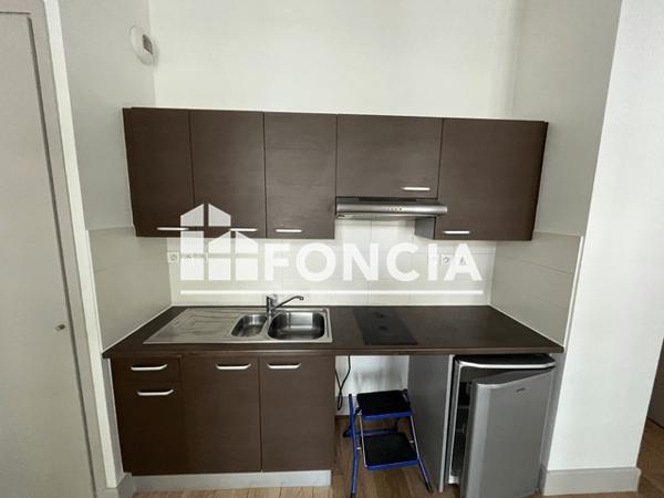 Location Appartement 2 pièces 44.8 m² - RUE DU BATIMENT D'ARGENT Nimes 30000