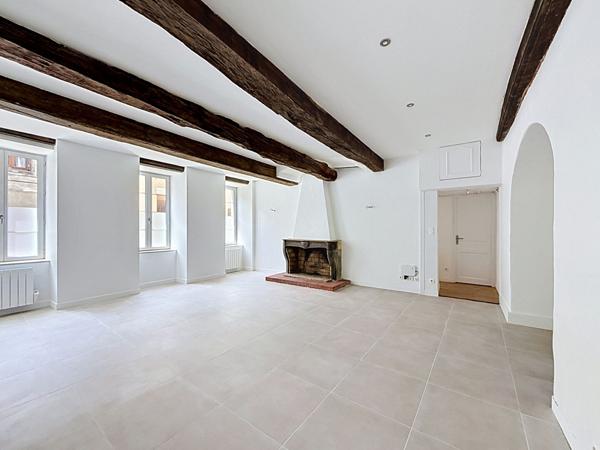 Charmant Appartement Chalamont 116.5 m2, 3 chambres, terrasse