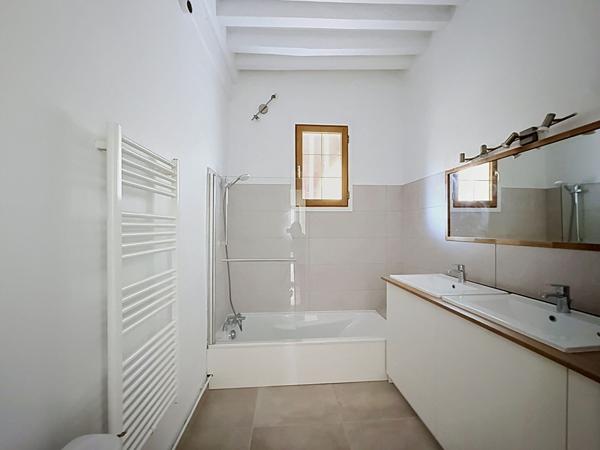 Charmant Appartement Chalamont 116.5 m2, 3 chambres, terrasse