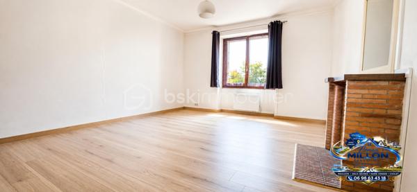 Une belle opportunité, idéale en résidence principale ou pour un investissement en location saisonnière et/ou annuelle !

À seulement quelques pas des commerces, écoles et services, venez découvrir cette agréable maison de caractère d'environ 96 m² habitables, offrant un beau potentiel et un agencement particulièrement fonctionnel.
Dès l'entrée, le charme de l'ancien opère. Le séjour, chaleureux et convivial, est agrémenté d'un poêle à bois récent, idéal pour profiter d'une ambiance cocooning durant l'hiver. Les radiateurs électriques ont également été remplacés récemment pour un meilleur confort.
L'espace nuit se compose de deux belles chambres, chacune disposant de sa propre salle d'eau, un véritable atout pour préserver l'intimité de chacun ou développer un projet de location saisonnière.

À quelques mètres seulement de la maison, vous bénéficierez d'une parcelle privative indépendante, comprenant :
- un carport,
- un cabanon de stockage,
- un espace permettant de stationner un véhicule,
- un coin repas ou détente aux beaux jours,
- un espace idéal pour le stockage du bois destiné au poêle.

Les atouts du bien :
✅ Maison de caractère
✅ Environ 96 m² habitables.
✅ 2 chambres
✅ 2 salles d'eau
✅ Poêle à bois récent 
✅ Radiateurs électriques remplacés récemment.
✅ Carport
✅ Cabanon
✅ Faible entretien extérieur
✅ Commerces accessibles à pied
✅ Idéal résidence principale, pied-à-terre ou investissement locatif.

💰 66 667 € HAI – Honoraires à la charge du vendeur

📞 Une visite ? Parlons-en !
Florian MILLON
Conseiller immobilier BSK Immobilier
📱 06 98 63 43 18
📧 f.millon@bskimmobilier.com