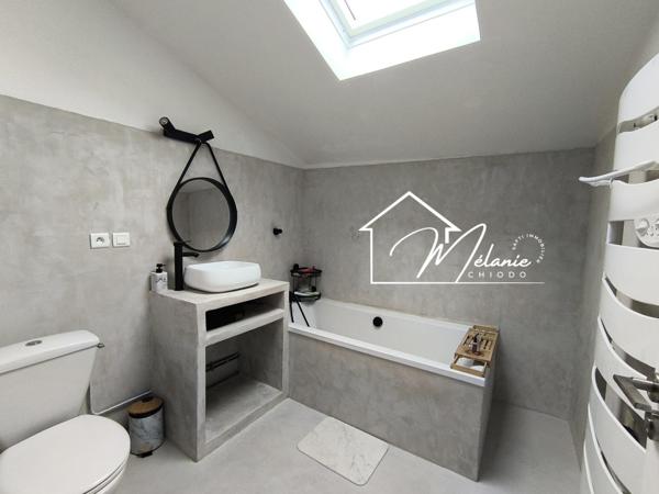 Maison rénovée lumineuse spacieuse offre de beau volume avec 4 chambres et dépendance cours terrasse