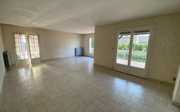 Maison à vendre    5 pièces • 228 m2 L'Isle-Jourdain