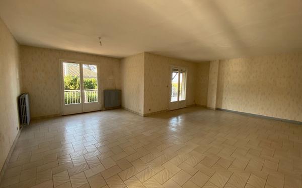 Maison à vendre    5 pièces • 228 m2 L'Isle-Jourdain