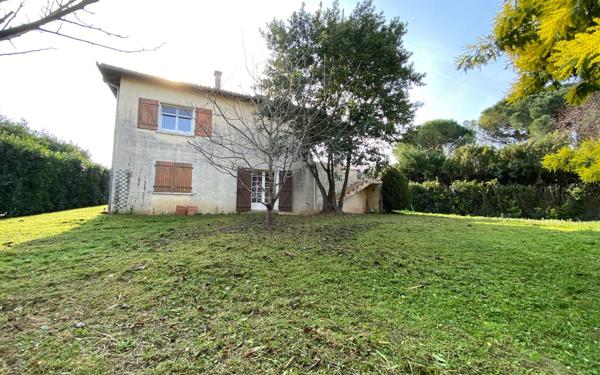 Maison à vendre    5 pièces • 228 m2 L'Isle-Jourdain