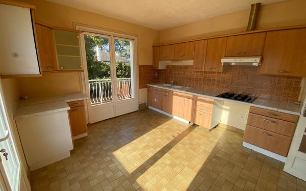 Maison à vendre    5 pièces • 228 m2 L'Isle-Jourdain