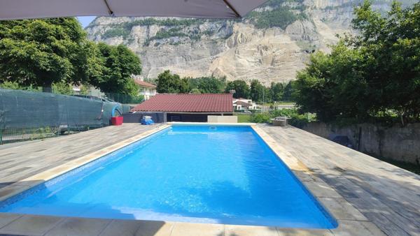 EXCLUSIVITÉ – MAISON À FORT POTENTIEL – ÉTREMBIÈRES, SECTEUR  PAS DE L'ÉCHELLE