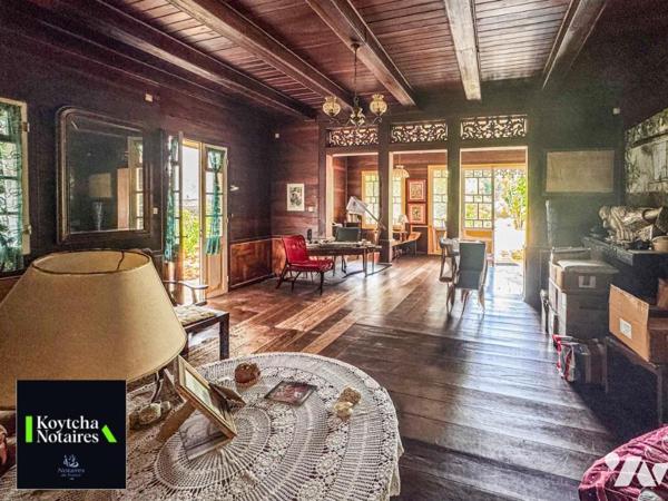 Ensemble immobilier à vendre sur axe principal de Saint-Denis