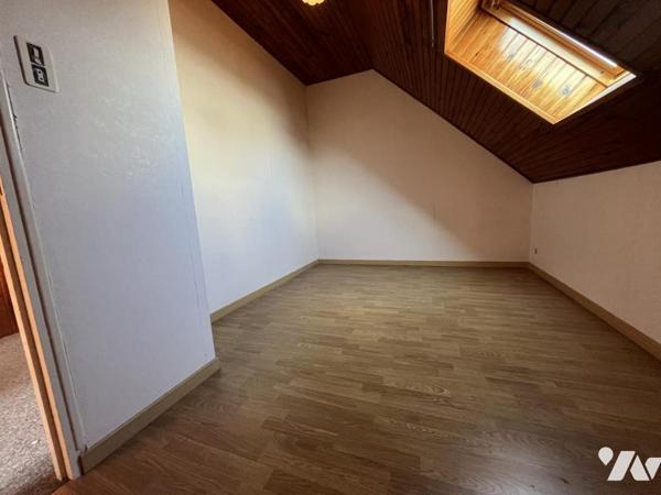 La Chapelle centre, maison non mitoyenne 10 pièces, 165 m² sur parcelle de 539 m²