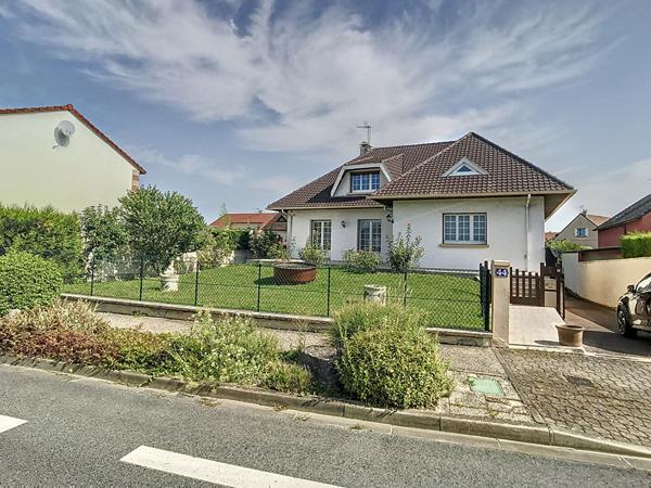 Location maison près de SAINT MARTIN SUR LE PRE - 7 pièce(s) - 226 m² - 1 275 €/mois