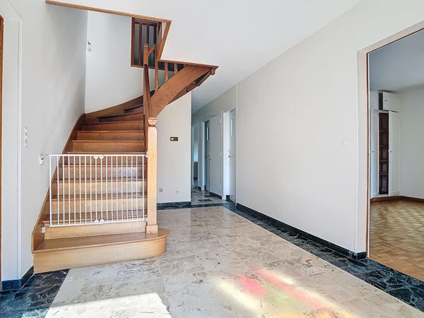 Location maison près de SAINT MARTIN SUR LE PRE - 7 pièce(s) - 226 m² - 1 275 €/mois